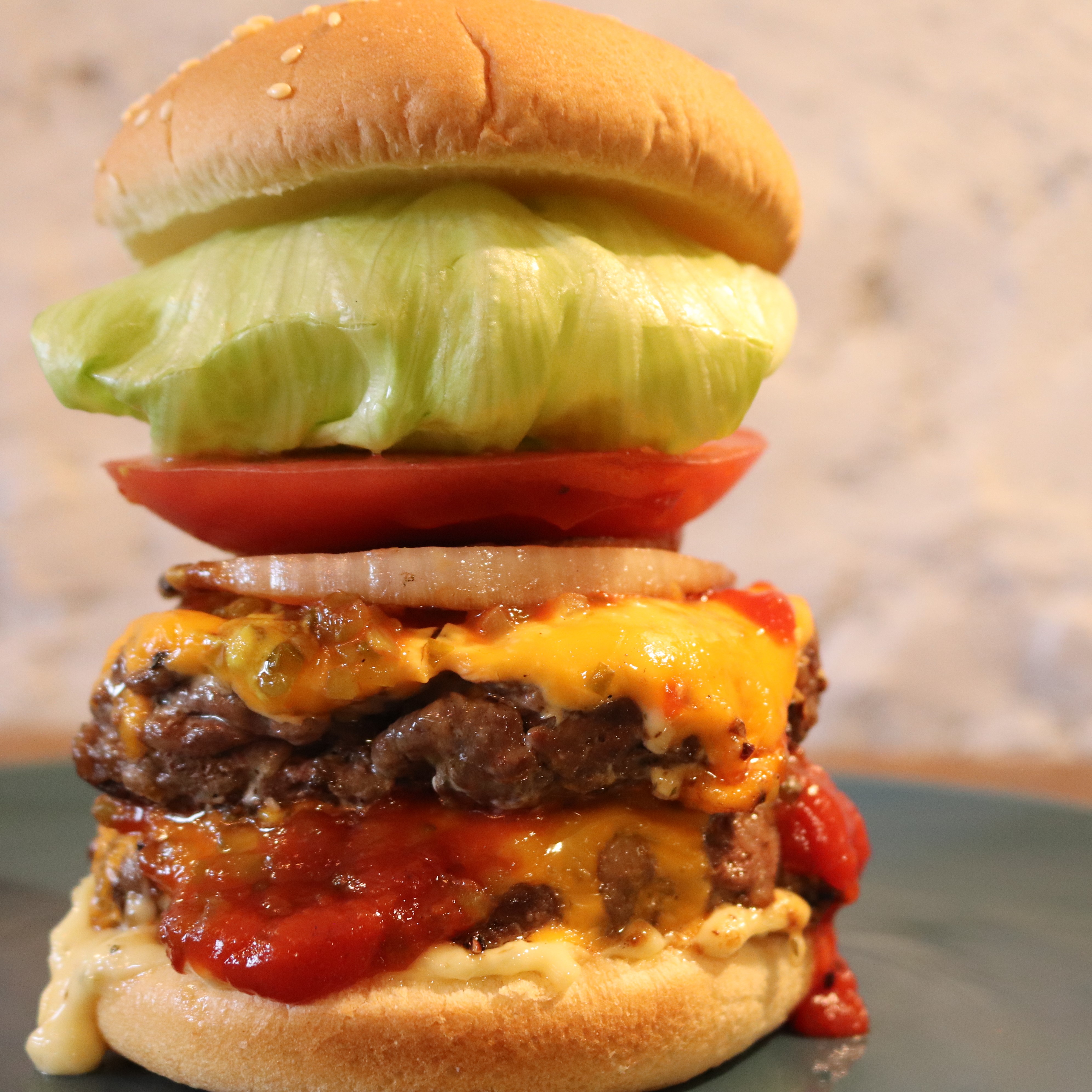 BUYEEM's BurgerSサイズモンチッチ＋ハンバーガー 4体セット 本日6/19 正午12:00よりM's BURGER モンチッチの予約がスタート